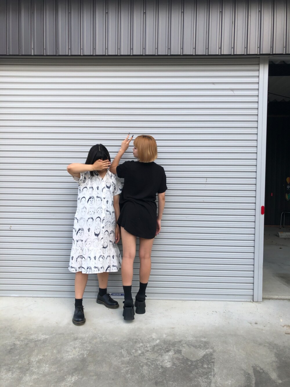 「厚底サンダル、FIG&VIPER、H&M、ワンピース」｜「H&Mのアイテム（ワンピース、ブラック系）」を使った、amichqnさん（レディース・161cm）の秋コーディネートの1枚目の写真