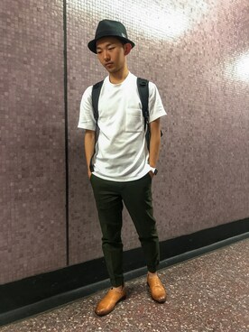 「initial（イニシャル）のアイテム（チノパンツ）」を使った、Ero S Yipさん（メンズ・166cm）の春コーディネート