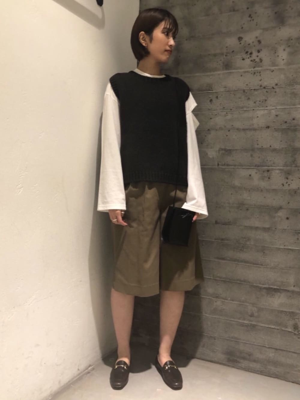 「スタッフセンバツ」｜「GROVE SEOULの【別注】＜GROVE SEOUL＞∴タックハーフパンツ（その他パンツ、グリーン系）」を使った、natsukiさん（レディース・160cm）の秋コーディネートの1枚目の写真