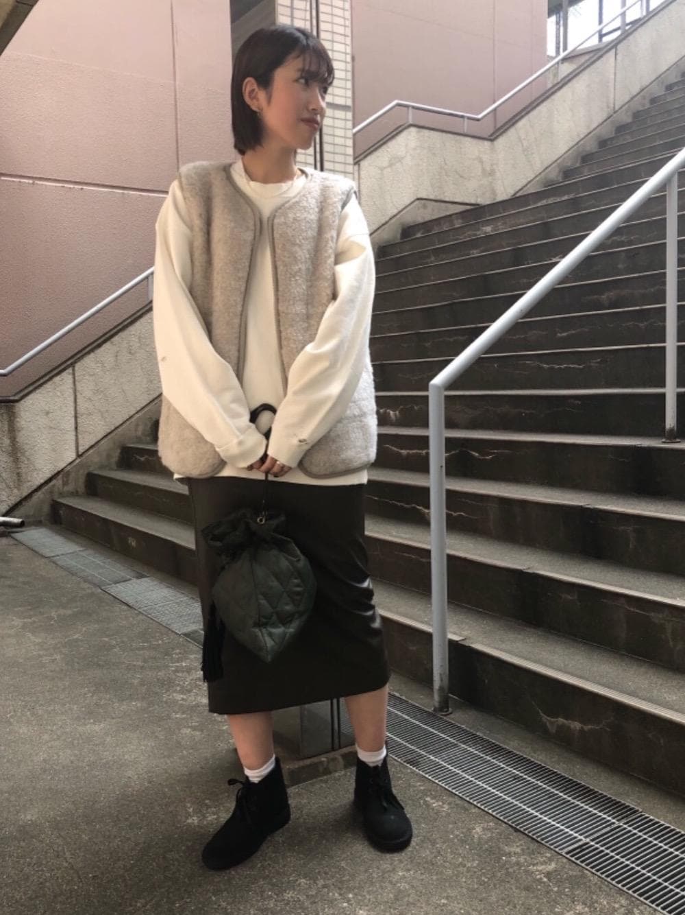 「BEAUTY&YOUTH UNITED ARROWSの＜Wolf Circus＞チェーン×淡水パールネックレス（ネックレス、ゴールド系）」を使った、natsukiさん（レディース・160cm）の秋コーディネートの1枚目の写真