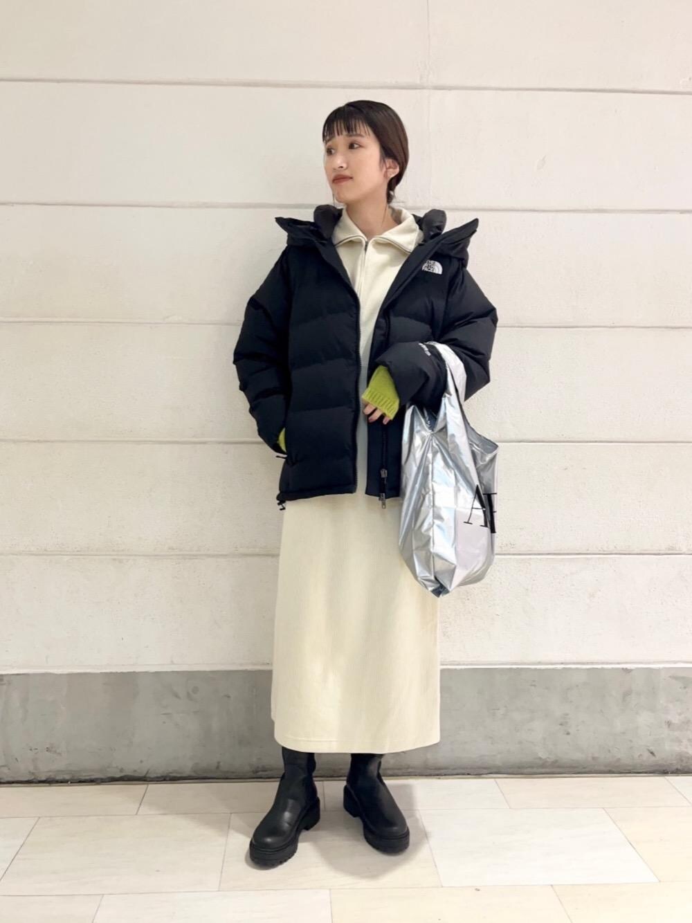 「ワンピース、トレンド、フェミニン、RECOMMEND  ITEM STYLING、DOWN JACKET STYLE」｜「BEAUTY&YOUTH UNITED ARROWSのBY レザーミドル サイドゴアブーツ ∴（ブーツ、ブラック系）」を使った、natsukiさん（レディース・160cm）の秋コーディネートの1枚目の写真