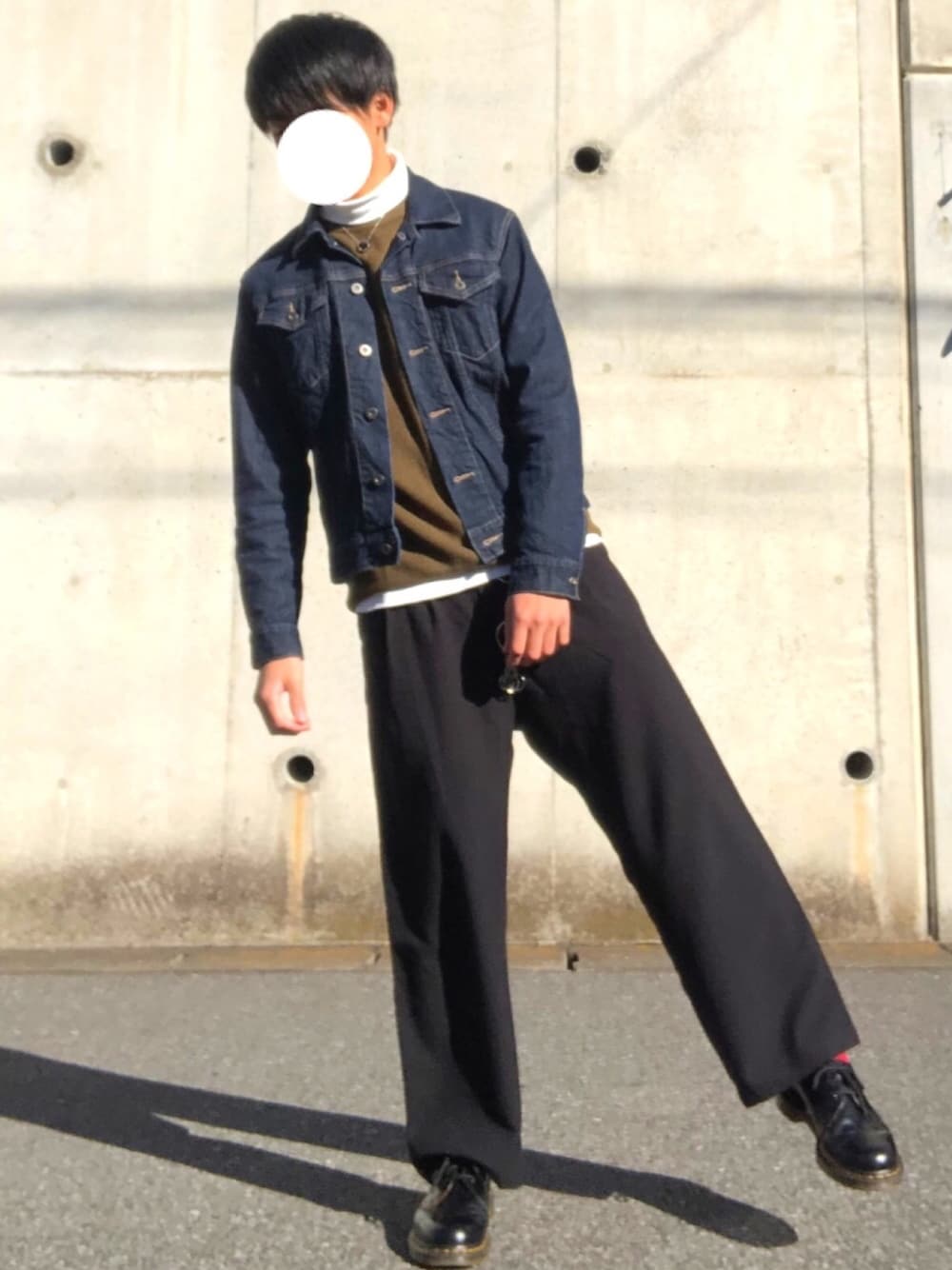 「秋冬コーデ、シンプル、ワイドパンツ、UNIQLO、GU、プチプラ、デニムジャケット、ニット」｜「UNIQLOのデニムジャケット（ブルゾン、ブルー系）」を使った、りゅうくんさん（メンズ・172cm）の秋コーディネートの1枚目の写真