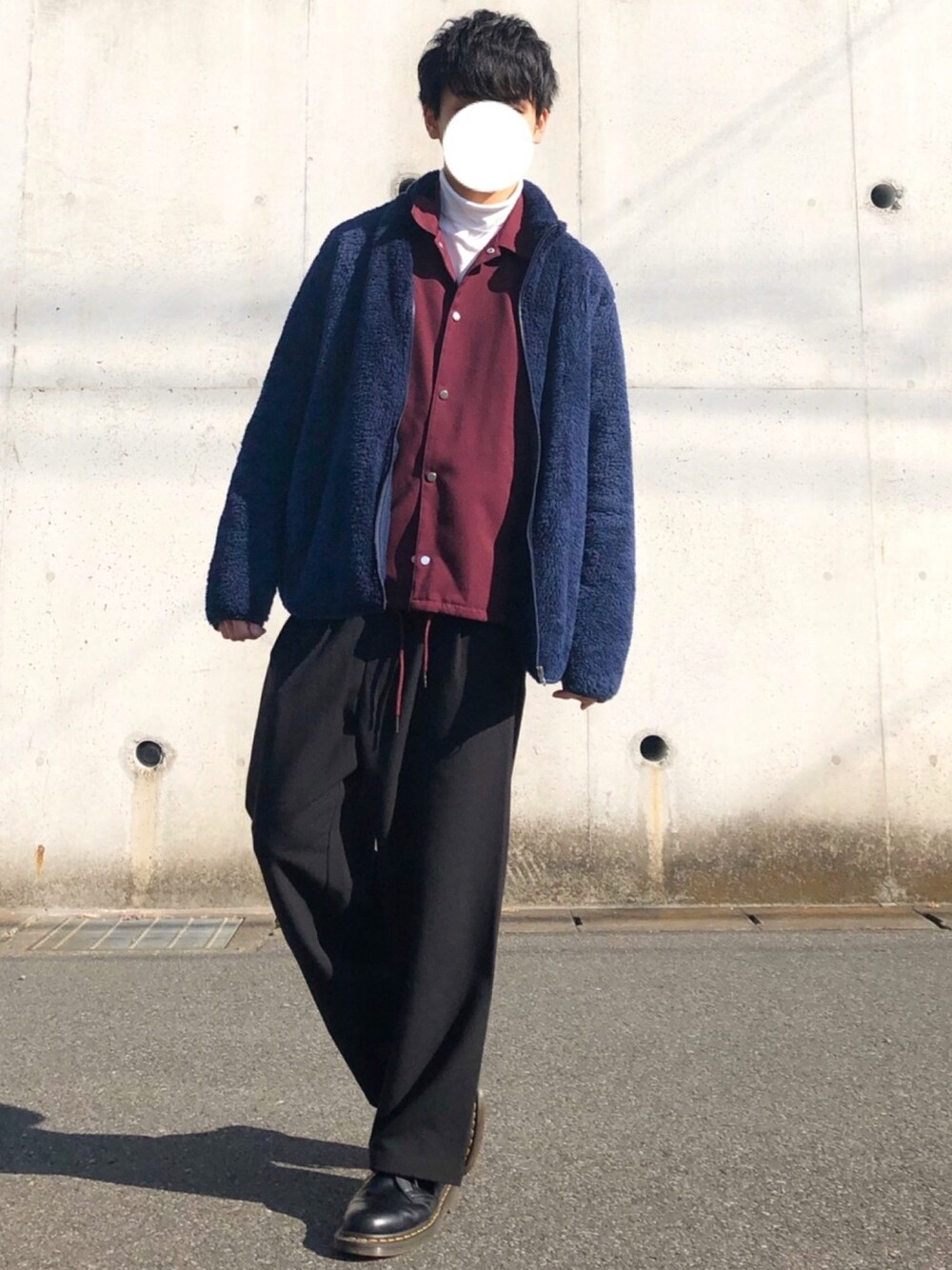 「ワイドパンツ、ボアジャケット、コーチジャケット、タートルネック、Dr.Martens、プチプラ、ワインレッド、UNIQLO、冬、ゆるコーデ」｜「UNIQLOのシルキーフリースジャケット（長袖）（その他アウター、ブルー系）」を使った、りゅうくんさん（メンズ・172cm）の冬コーディネートの1枚目の写真