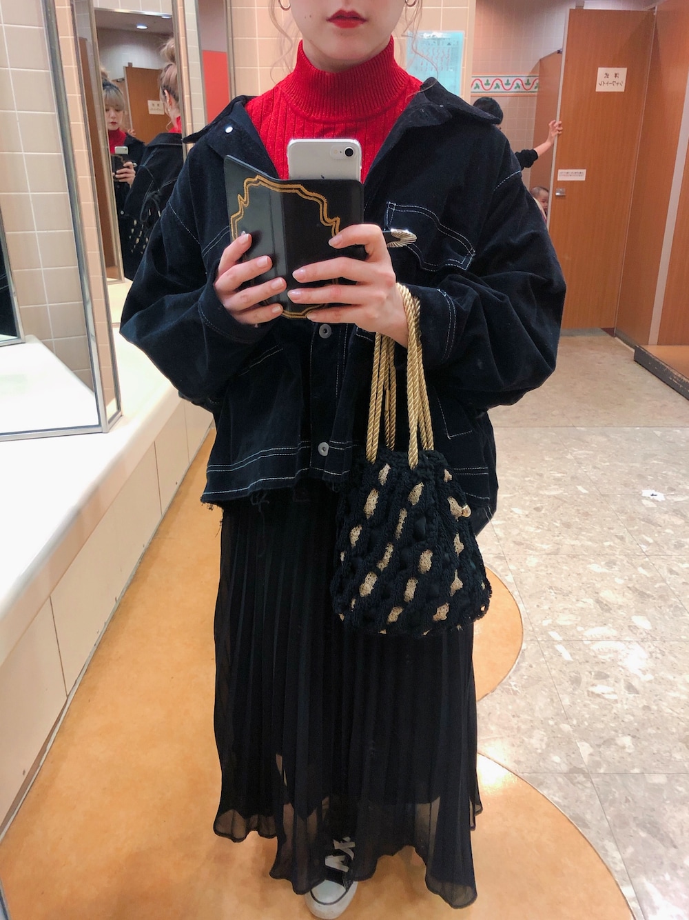 「TOGA PULLA、WHO’S WHO gallery、古着、古着コーデ、カジュアル、ootd」｜「WHO'S WHO galleryのBIGレースアップコーデュロイ（ブルゾン、ブラック系）」を使った、▽△MIKI▽△さん（レディース・154cm）の春コーディネートの1枚目の写真