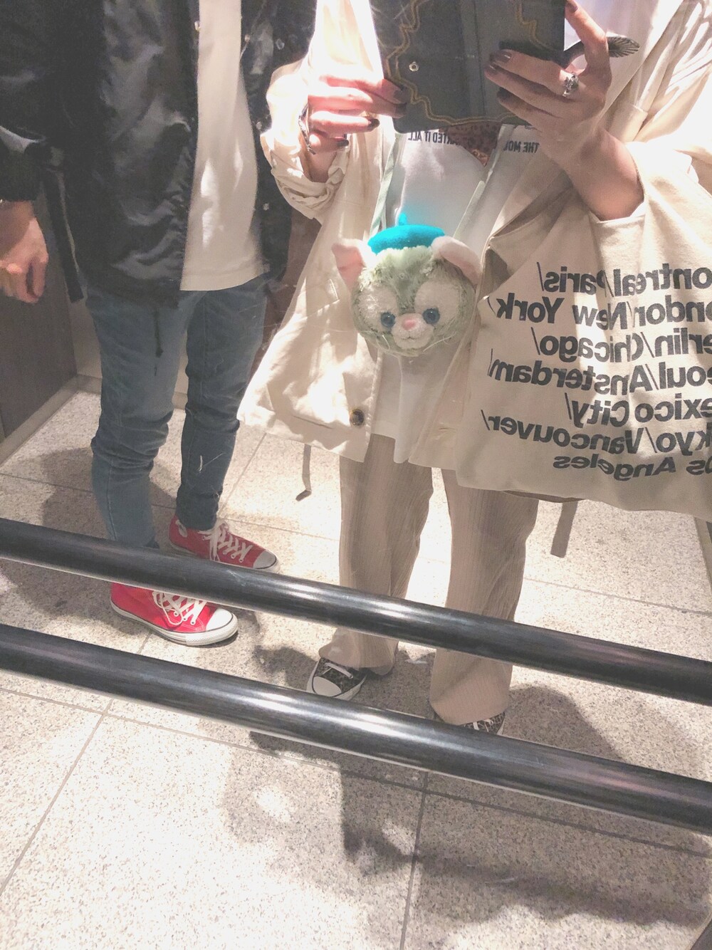 「mystic、UNIQLO、converse、American Apparel、ootd、ワントーンコーデ、ディズニーコーデ」｜「American Apparelのアイテム（バッグ、ホワイト系）」を使った、▽△MIKI▽△さん（レディース・154cm）の春コーディネートの1枚目の写真