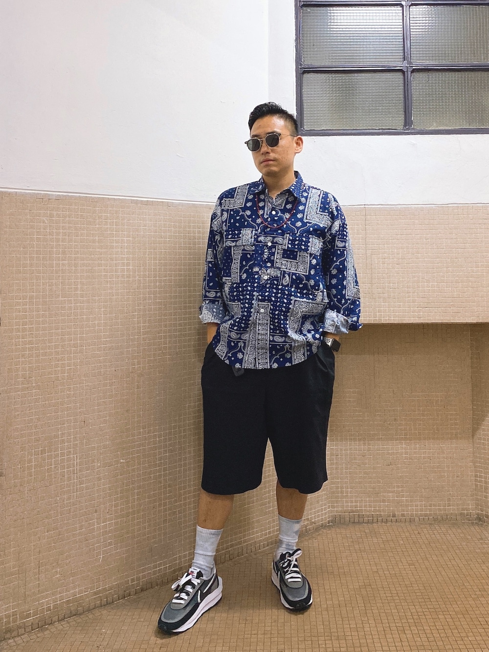 「ootd、bandana、hkboy、nikesacai、LDWAFFLE、oversize、MONKEY TIME、ZARA MAN、gentlemonster」｜「MONKEY TIMEの＜monkey time＞ BROAD PAISLEY PRINT OVER SIZED CPO/ペイズリーシャツ（シャツ/ブラウス、ブラック系）」を使った、Cyrusさん（メンズ・168cm）の秋コーディネートの1枚目の写真