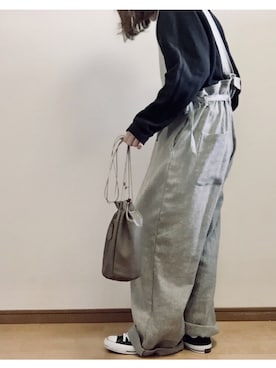 「黒コンバース」｜「アイテム（サロペット/オーバーオール）」を使った、こはる。さん（レディース・163cm）の秋コーディネート