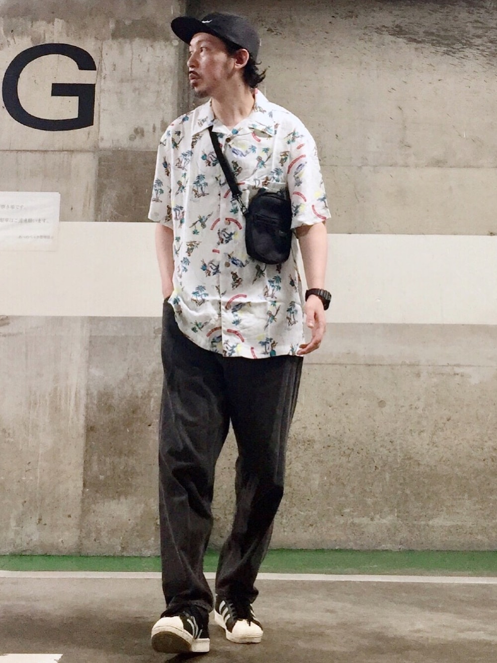 「バークマンハッタン、BARK MANHATTAN、アロハシャツ、オープンカラーシャツ、柄シャツ、ワイドデニム、バルーンデニム、lowjackDesign、キャップ、ジェットキャップ」｜「LOW JACK DESIGNのアイテム（キャップ、その他）」を使った、MasaakiOoueさん（メンズ・170cm）の夏コーディネートの1枚目の写真