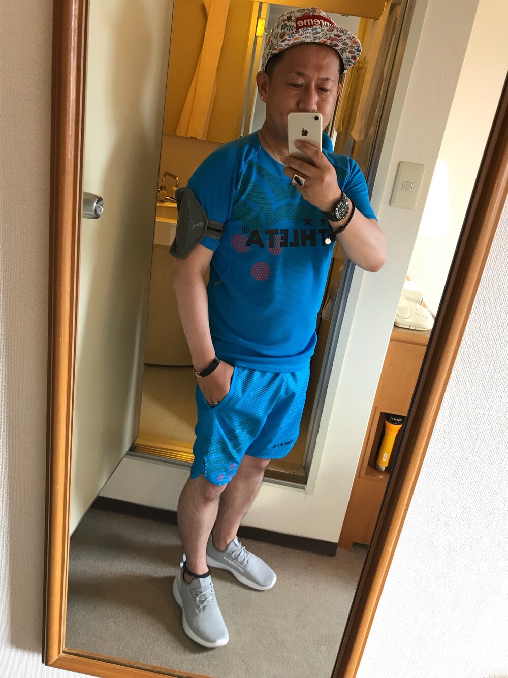 「夏のワントーンコーデ、ワントーンコーデ、スポーツミックス、スポーティ、ランニングスタイル、シンプル、おしゃれさんと繋がりたい、大人カジュアル、カジュアル、ハーフパンツ」｜「ATHLETAのアイテム（Tシャツ/カットソー、ブルー系）」を使った、Loving Usagiさん（メンズ・163cm）の夏コーディネートの1枚目の写真