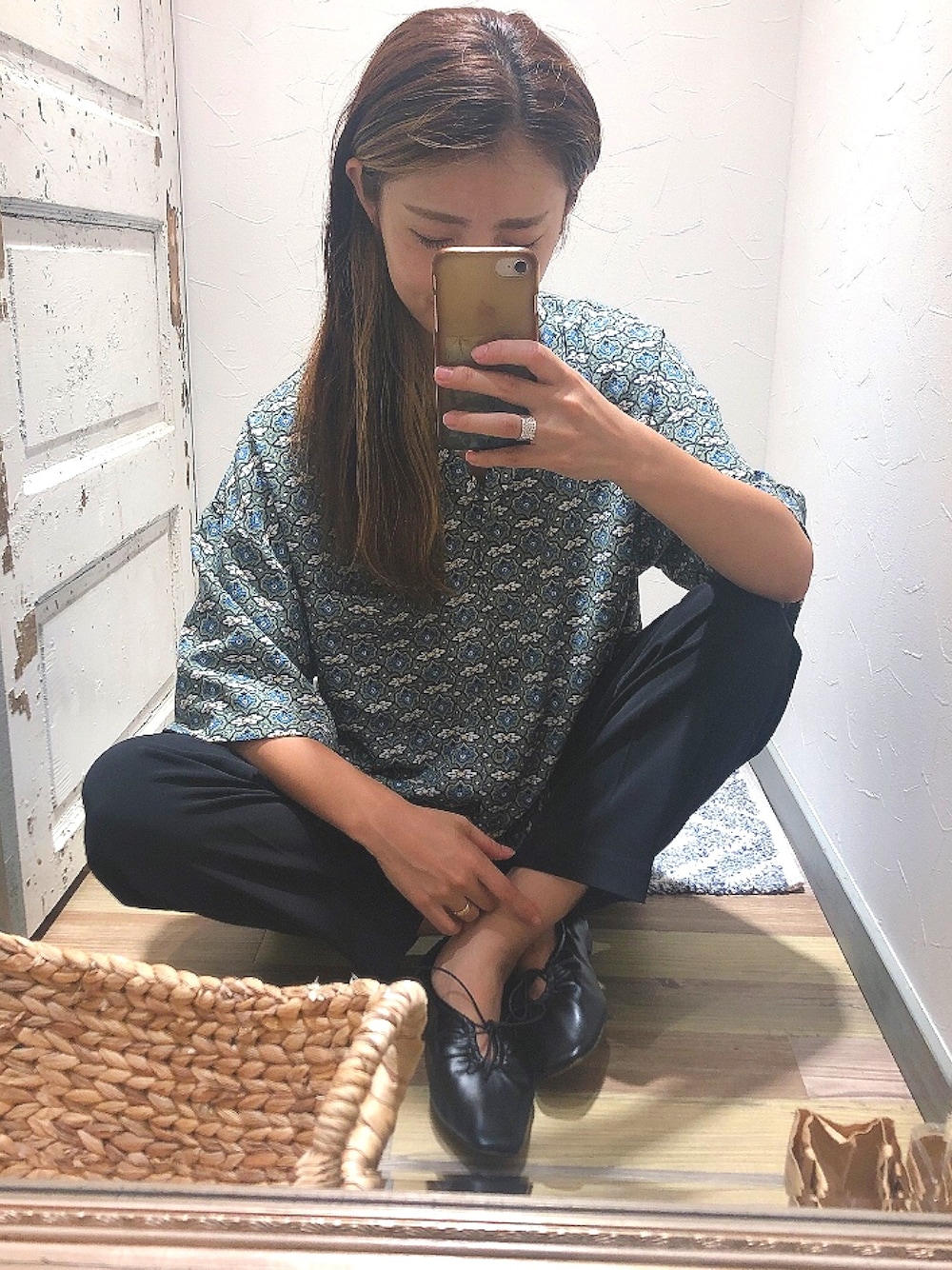 「秋服準備はじめました、秋コーデ、ゆるコーデ、オトナカジュアル、プチプラコーデ、パンプス、セレクトモカ(select MOCA)、selectmoca、おしゃれさんと繋がりたい、いいね、save、フォローお願いします🤑」｜「select MOCAの2020 A/W レトロニュアンスプリントデシンシャツ/オープンカラーオーバーサイズ半袖リラックスシャツ（シャツ/ブラウス、グリーン系）」を使った、kurimasa29さん（レディース・162cm）の秋コーディネートの1枚目の写真