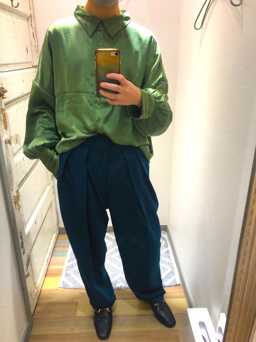 「オトナ女子、休日スタイル、ワントーンコーデ、selectmoca、韓国ブランド、シャツスタイル、おしゃれさんと繋がりたい」｜「select MOCAの2020 A/W シンプルテーパードパンツ/裾ロールアップセンタープレスタック入りパンツ（その他パンツ、ブルー系）」を使った、kurimasa29さん（レディース・162cm）の冬コーディネートの1枚目の写真