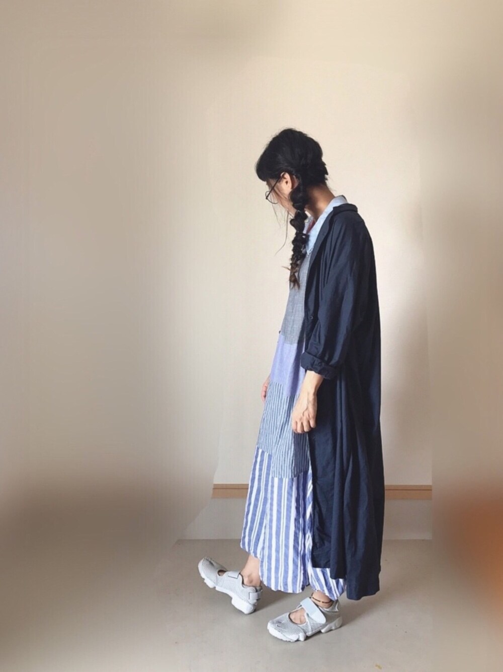 「ストライプ、シャツワンピ、ワンピース、UNIQLO、ネイビー、エアリフト」｜「BEAMS BOYのTORI-TO / 2枚衿 重ね ワンピース（ワンピース、ブルー系）」を使った、Rabbitsekine🐰さん（レディース・162cm）の夏コーディネートの1枚目の写真