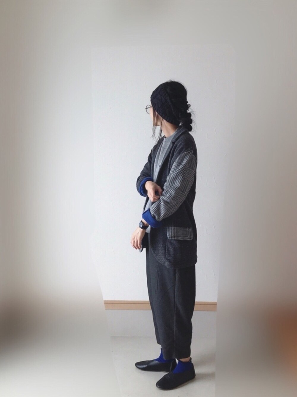 「シンプル、GU、グレー、ジャケット、クレイジーパターン、モノトーン、チェック、千鳥格子、ヘアバンド」｜「GUのアイテム（ニット/セーター、グレー系）」を使った、Rabbitsekine🐰さん（レディース・162cm）の秋コーディネートの1枚目の写真