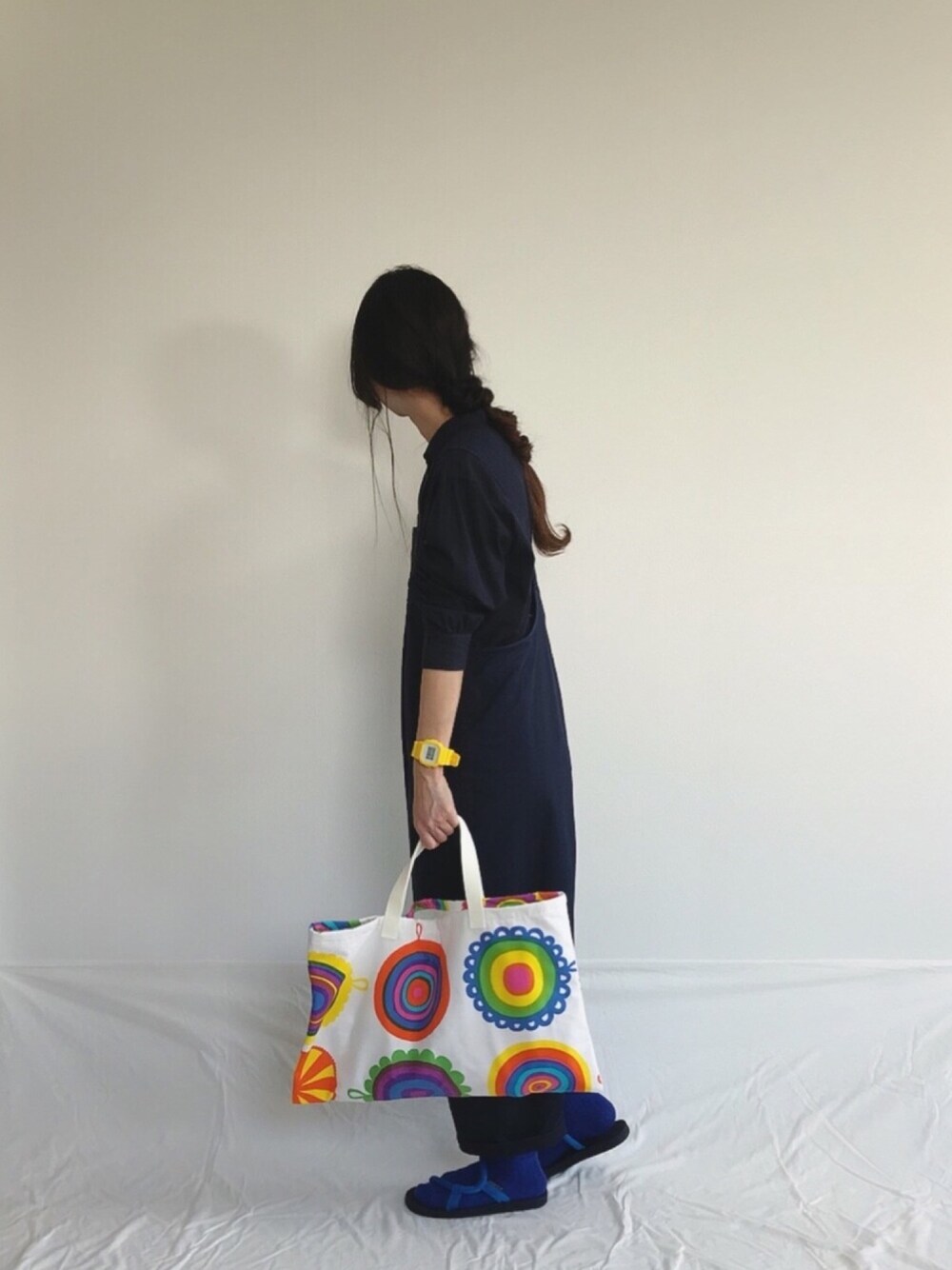 「シンプル、ワントーンコーデ、UNIQLO、ネイビー、サロペット、サンダル、handmade、marimekko」｜「UNIQLOのプレミアムリネンスタンドカラーシャツ（長袖）＋E（シャツ/ブラウス、ブルー系）」を使った、Rabbitsekine🐰さん（レディース・162cm）の夏コーディネートの1枚目の写真
