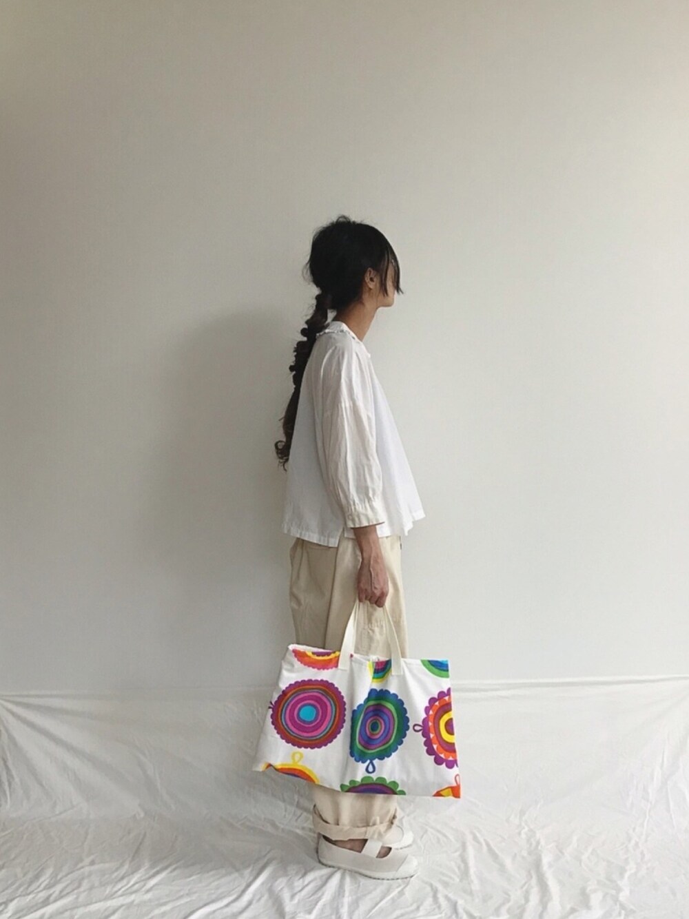 「シンプル、ホワイト、オールホワイト、ワントーンコーデ、ブラウス、marimekko、handmade、うわばき」｜「I am I のアイテム（シャツ/ブラウス、ホワイト系）」を使った、Rabbitsekine🐰さん（レディース・162cm）の夏コーディネートの1枚目の写真