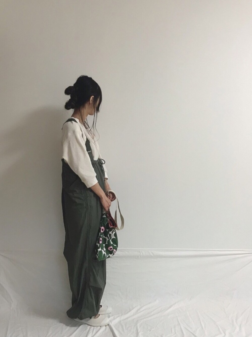 「UNIQLO、ユニクロ、ワッフル、ワッフルクルーネックＴ、ミリタリー、カーキ、marimekko、handmade、うわばき」｜「UNIQLOのワッフルクルーネックT（7分袖）（Tシャツ/カットソー、ホワイト系）」を使った、Rabbitsekine🐰さん（レディース・162cm）の夏コーディネートの1枚目の写真