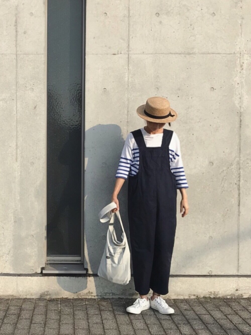 「シンプル、ボーダー、ボーダートップス、orcival、サロペット、ネイビー、麦わら帽子、カンカン帽、dansko、ken kagami」｜「ORCIVALのラッセル ハーフスリーブＴシャツ WOMEN（Tシャツ/カットソー、ホワイト系）」を使った、Rabbitsekine🐰さん（レディース・162cm）の夏コーディネートの1枚目の写真