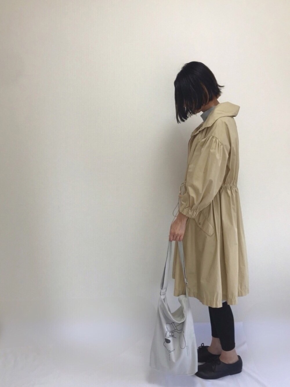 「シンプル、秋コーデ、ベージュ、レギンス、birkenstock、ドレスシューズ、レースアップシューズ、dansko」｜「BEAMS BOYのBEAMS BOY / 天竺 フットボール ハイネック ワンピース（ワンピース、グレー系）」を使った、Rabbitsekine🐰さん（レディース・162cm）の秋コーディネートの1枚目の写真