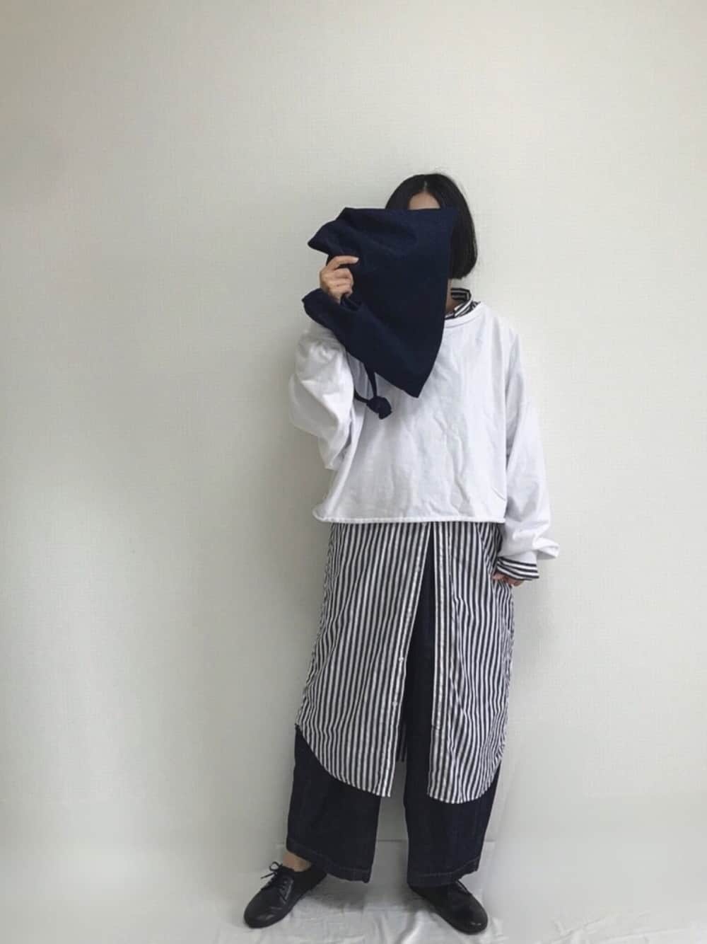 「秋コーデ、シンプル、ストライプ、シャツスタイル、シャツワンピ、デニム、harvesty、サーカスパンツ、birkenstock、レースアップシューズ」｜「BEAMS BOYのBEAMS BOY / ストライプ B.D. シャツワンピース（シャツワンピース、ブラック系）」を使った、Rabbitsekine🐰さん（レディース・162cm）の秋コーディネートの1枚目の写真