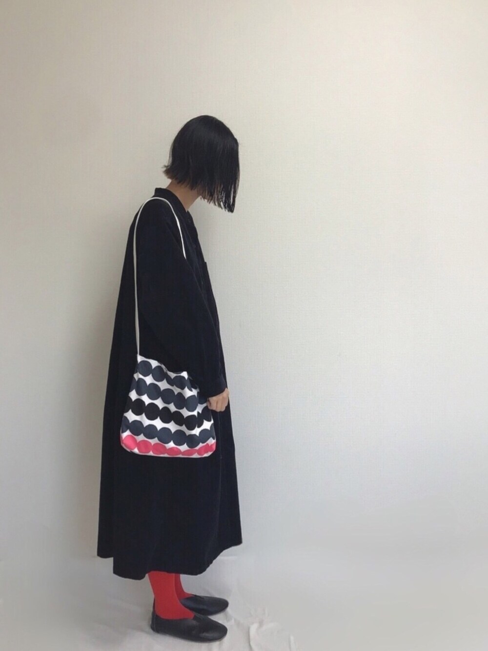 「シンプル、秋のコーデ、コーデュロイ、ワンピース、ネイビー、カラータイツ、marimekko、handmade」｜「studio CLIPのAIRコールシャツワンピース（ワンピース、ブルー系）」を使った、Rabbitsekine🐰さん（レディース・162cm）の秋コーディネートの1枚目の写真