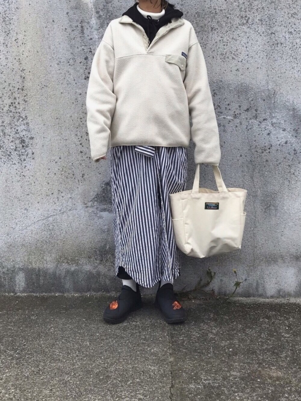 「タートルネック、UNIQLO、パーカー、GU、patagonia、フリース、シャツワンピ、無印良品、ヌプシ、THE NORTH FACE」｜「UNIQLOのヒートテックフリースタートルネックT（長袖）（Tシャツ/カットソー、ホワイト系）」を使った、Rabbitsekine🐰さん（レディース・162cm）の冬コーディネートの1枚目の写真