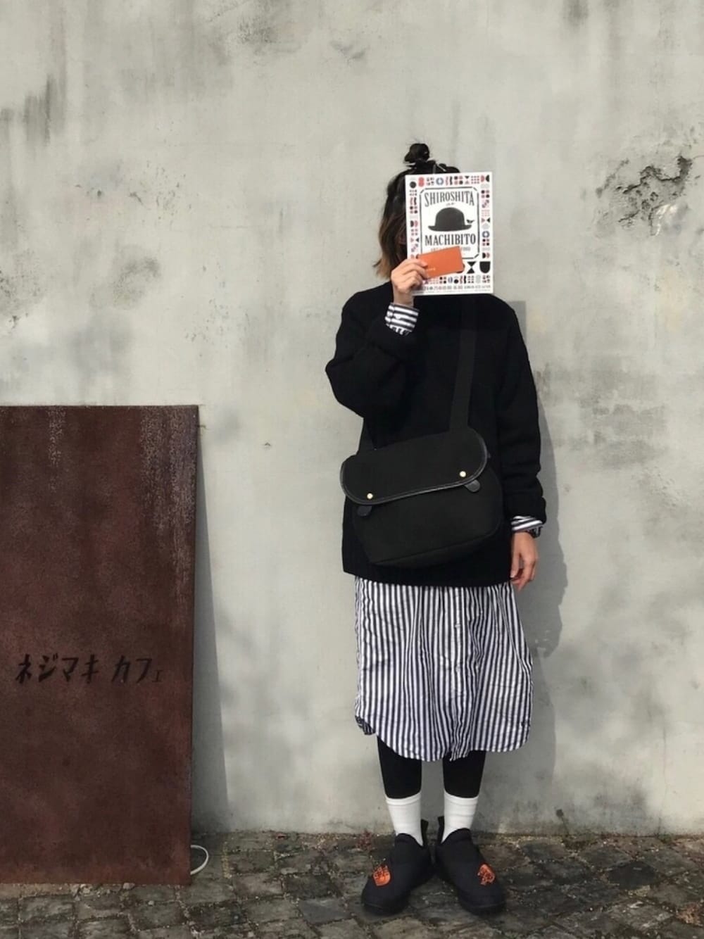 「シンプル、モノトーン、ストライプ、シャツワンピ、ワンピース、タートルネック、GU、BEAMS BOY、ヌプシ、THE NORTH FACE」｜「BEAMS BOYのBEAMS BOY / ストライプ B.D. シャツワンピース（シャツワンピース、ブラック系）」を使った、Rabbitsekine🐰さん（レディース・162cm）の秋コーディネートの1枚目の写真