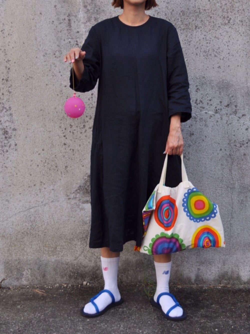 「ワンピース、ネイビー、リネン、無印良品、シンプル、marimekko、handmade、サンダル、サンダルに靴下、白ソックス」｜「無印良品のアイテム（ワンピース/ドレス、ブルー系）」を使った、Rabbitsekine🐰さん（レディース・162cm）の夏コーディネートの1枚目の写真