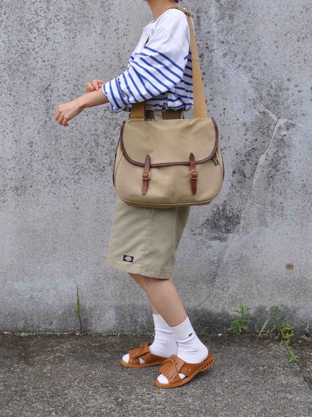 「ボーダー、ハーフパンツ、Dickies、古着、古着MIX、BRADY、ベージュ、bensan、サンダルに靴下」｜「Dickiesのアイテム（パンツ、ベージュ系）」を使った、Rabbitsekine🐰さん（レディース・162cm）の夏コーディネートの1枚目の写真