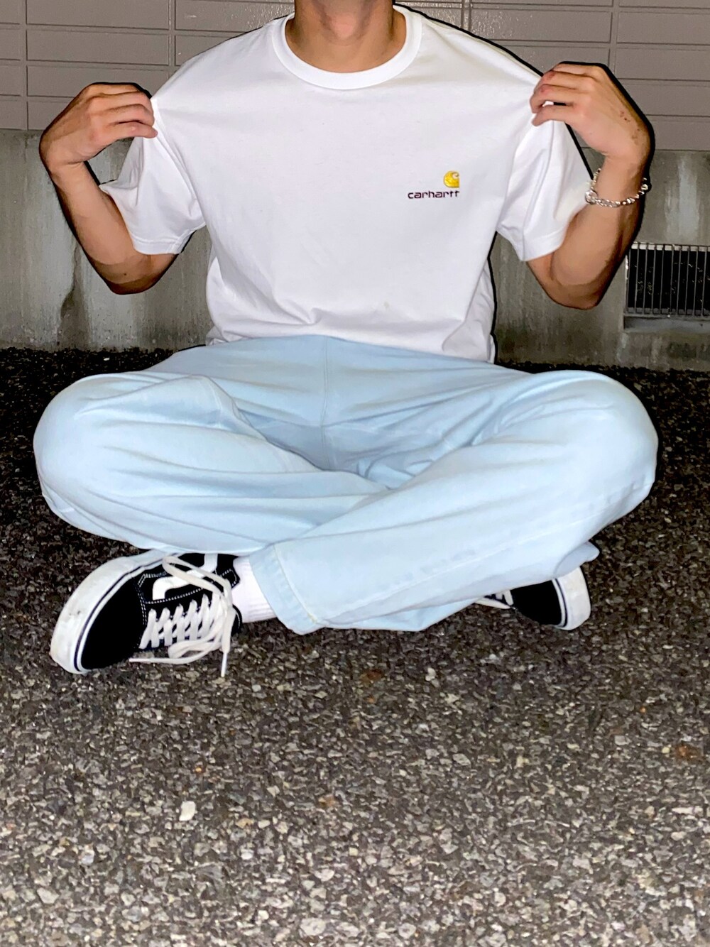 「Tシャツ、デニム、夏コーデ」｜「CarharttのCARHARTT / カーハート S/S AMERICAN SCRIPT T-SHIRT（Tシャツ/カットソー、ホワイト系）」を使った、Y.t   さん（メンズ・168cm）の夏コーディネートの1枚目の写真