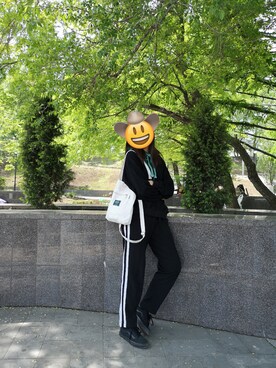 「VANS（バンズ）のアイテム（Sneakers、ブラック系）」を使った、雅哥啊さん（レディース）の春コーディネート