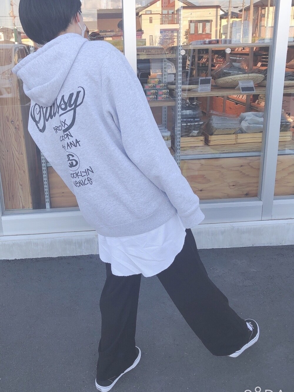 「モノトーン、ストリート、メンズライク」｜「STUSSYのアイテム（パーカー、グレー系）」を使った、きょかたん😪🍭さん（レディース・164cm）の秋コーディネートの1枚目の写真