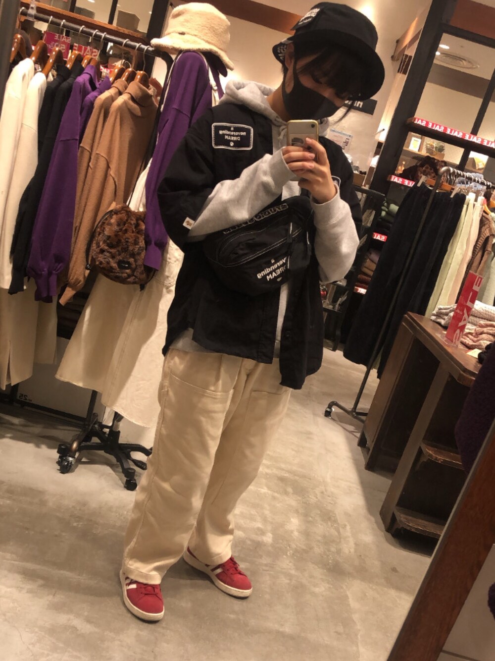 「STUDIOSEVEN、お洒落さんとつながりたい、カジュアルコーデ、ベージュ、ショルダーバッグ」｜「STUDIO SEVENのアイテム（ショルダーバッグ、ブラック系）」を使った、きょかたん😪🍭さん（レディース・164cm）の冬コーディネートの1枚目の写真