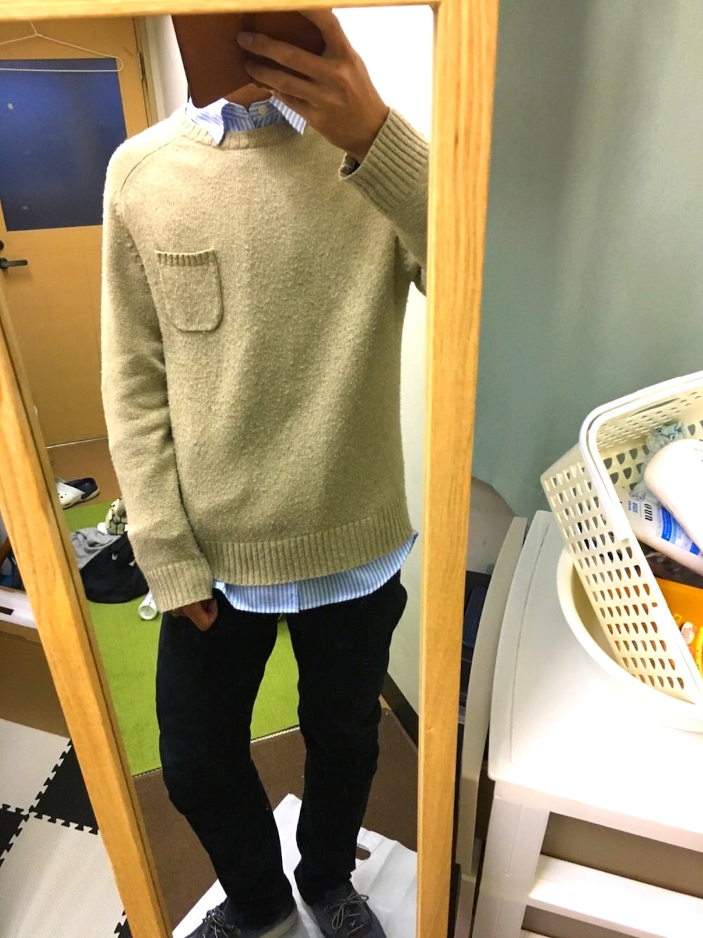 「セーター、ストライプ、GU、キレイめ、青、春コーデ、黒スキニー、肌ウーノ、PR」｜「GUのアイテム（デニムパンツ、ブラック系）」を使った、そう 。。さん（メンズ・173cm）の春コーディネートの1枚目の写真