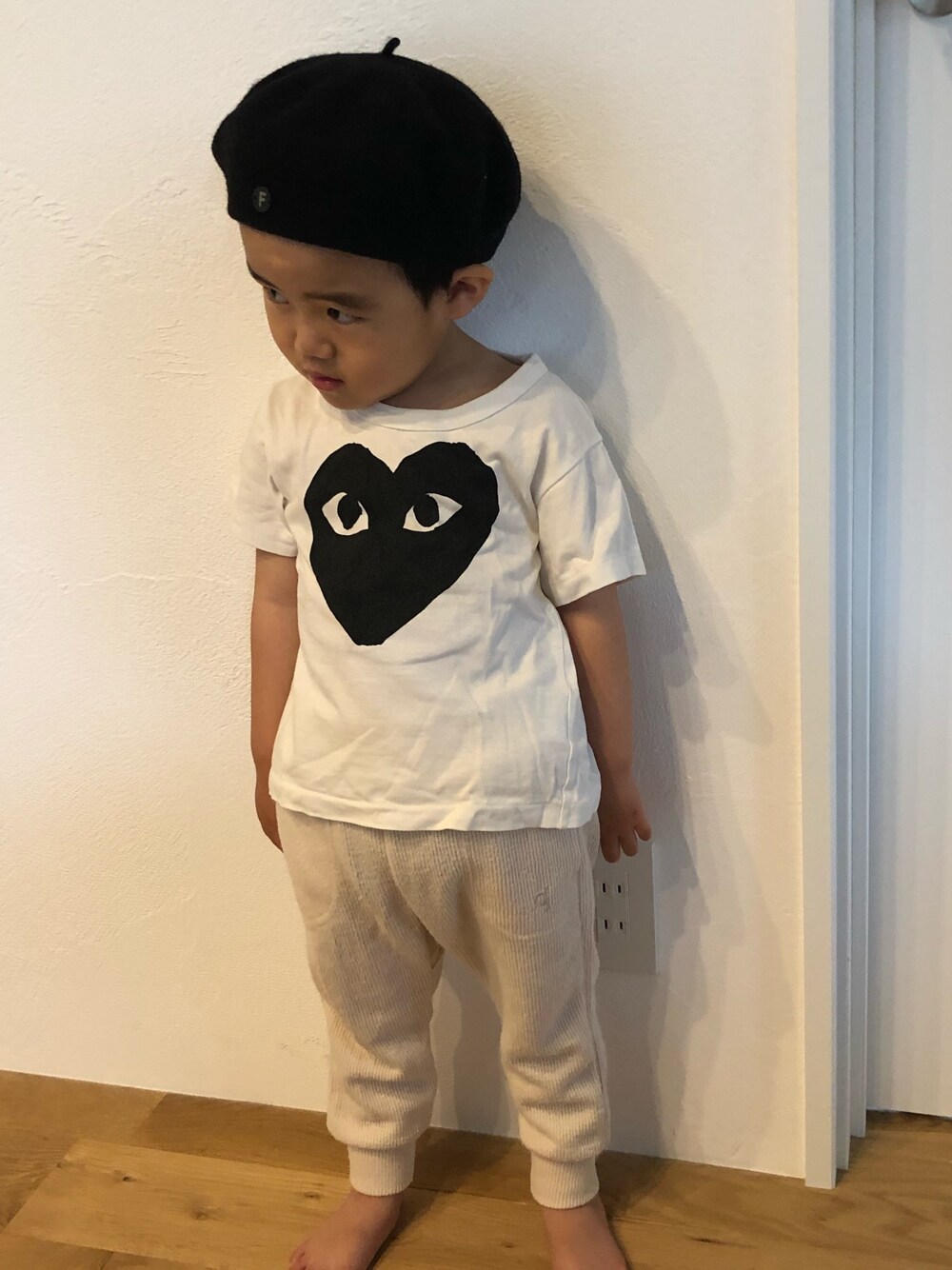 「PLAY COMME des GARCONSのアイテム（Tシャツ/カットソー、ホワイト系）」を使った、sakuuu.fuuuさん（キッズ・90cm）の春コーディネートの1枚目の写真