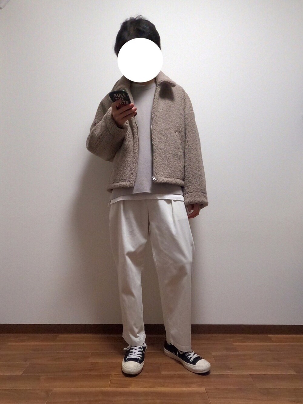 「きれいめカジュアル、ペールトーン、ボアジャケット、ブルゾン、ニット、白パンツ、LIDnM、お洒落さんとつながりたい」｜「LIDNMのOVERSIZED BOA OUTER（ブルゾン、ベージュ系）」を使った、HiROKiさん（メンズ・174cm）の冬コーディネートの1枚目の写真