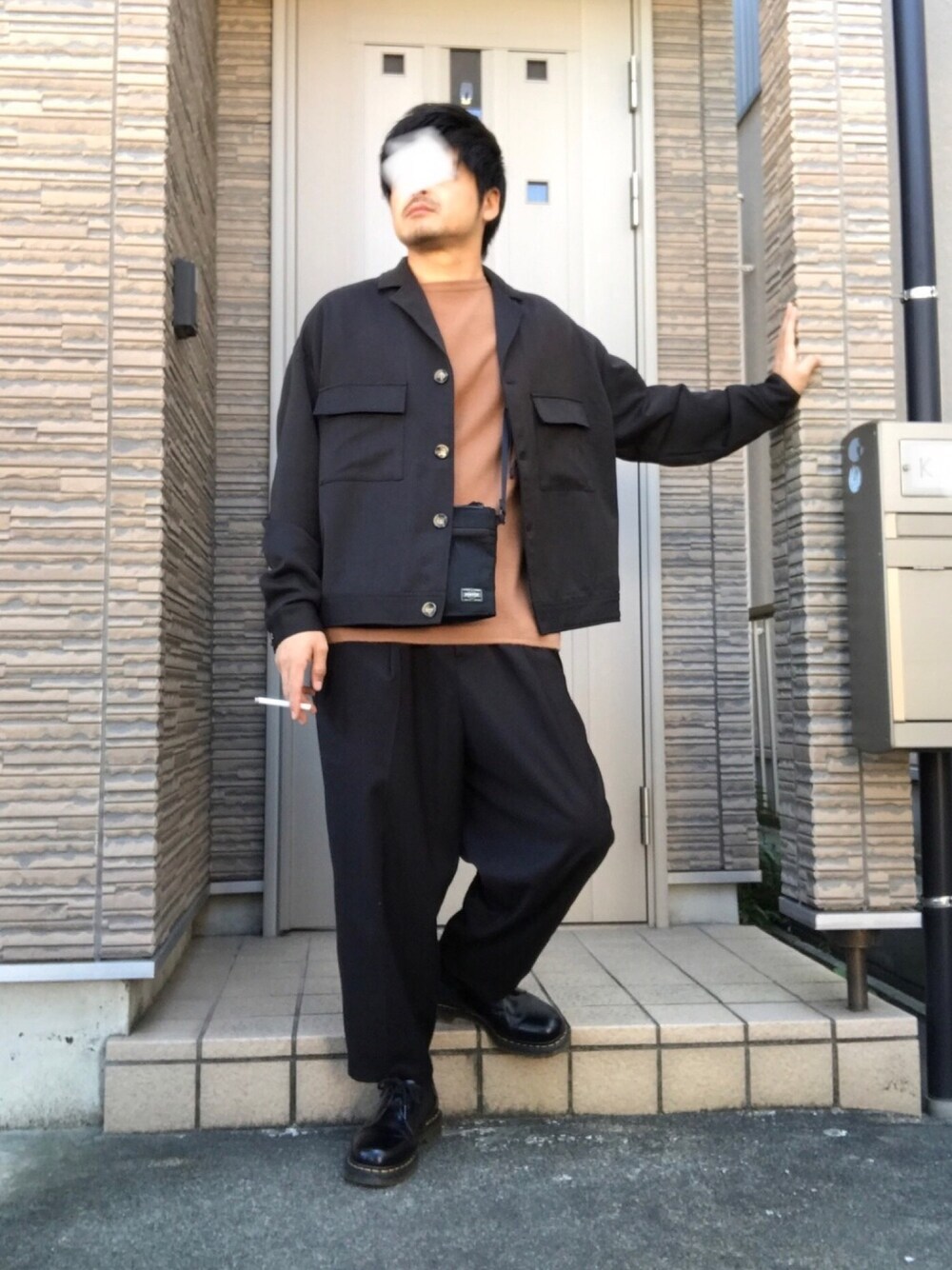 「秋のコーデ、オトナカジュアル、キレイめ、ビッグシルエット、テーパードパンツ、HARE、テーラードジャケット、ブラック、Dr.Martens、ワイドパンツ」｜「Dr. Martensの【Dr.Martens】ドクターマーチン　 1461/1461w GIBSON(3ホール)STBL 10078001（ドレスシューズ、ブラック系）」を使った、タルナンドさん（メンズ・165cm）の秋コーディネートの1枚目の写真