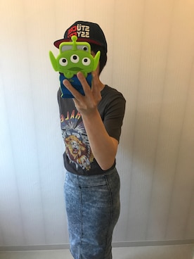 「GU（ジーユー）のアイテム（Tシャツ/カットソー、グレー系）」を使った、みいさん（レディース・153cm）の春コーディネート