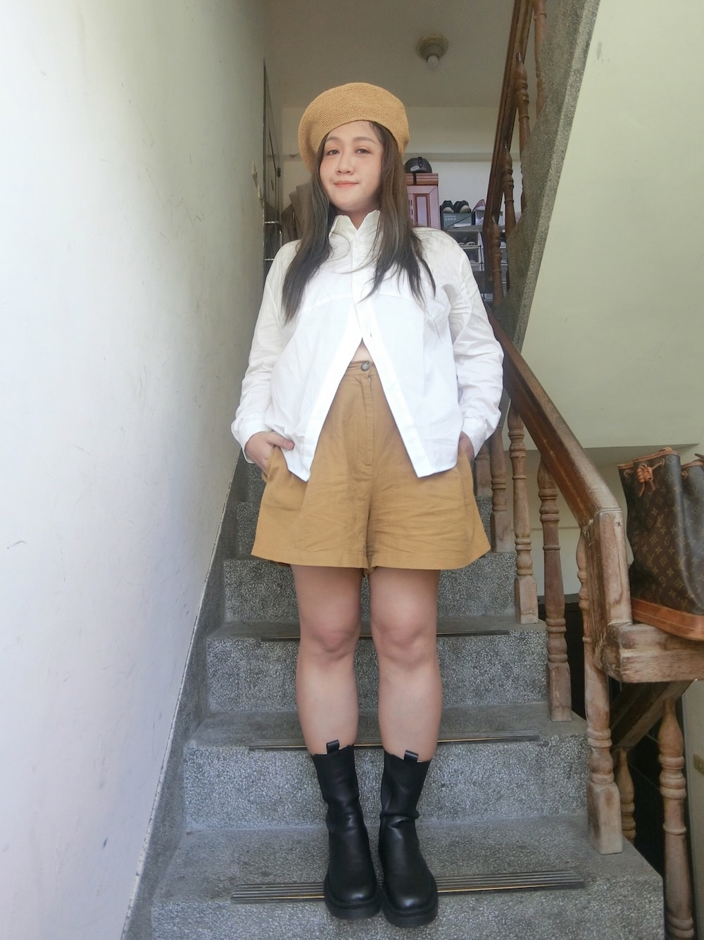 「girl、今日のコーデ、ootd、daily look、秋のコーデ」｜「MEIER.Qのアイテム（シャツ/ブラウス、ホワイト系）」を使った、𝐹𝑢𝑟𝑏𝑦さん（レディース・160cm）の秋コーディネートの1枚目の写真