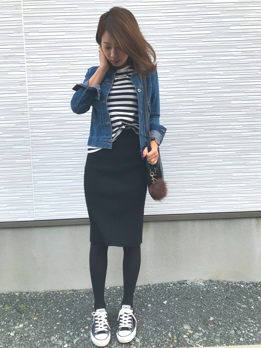 「冬コーデ、オトナカジュアル、シンプル、ootd、コンバース、GU、タイトスカート、ボーダー、きれいめカジュアル、ママコーデ」｜「GUのアイテム（デニムジャケット、ブルー系）」を使った、♡Risa♡さん（レディース・160cm）の秋コーディネートの1枚目の写真