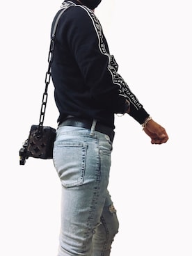 「GIVENCHY（ジバンシイ）のアイテム（Knitwear、ブラック系）」を使った、もこ太郎☆ さん（メンズ）の秋コーディネート