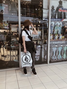 「VOLCOM」｜「アイテム（ジャケット/アウター）」を使った、A K R さん（レディース・163cm）の秋コーディネート