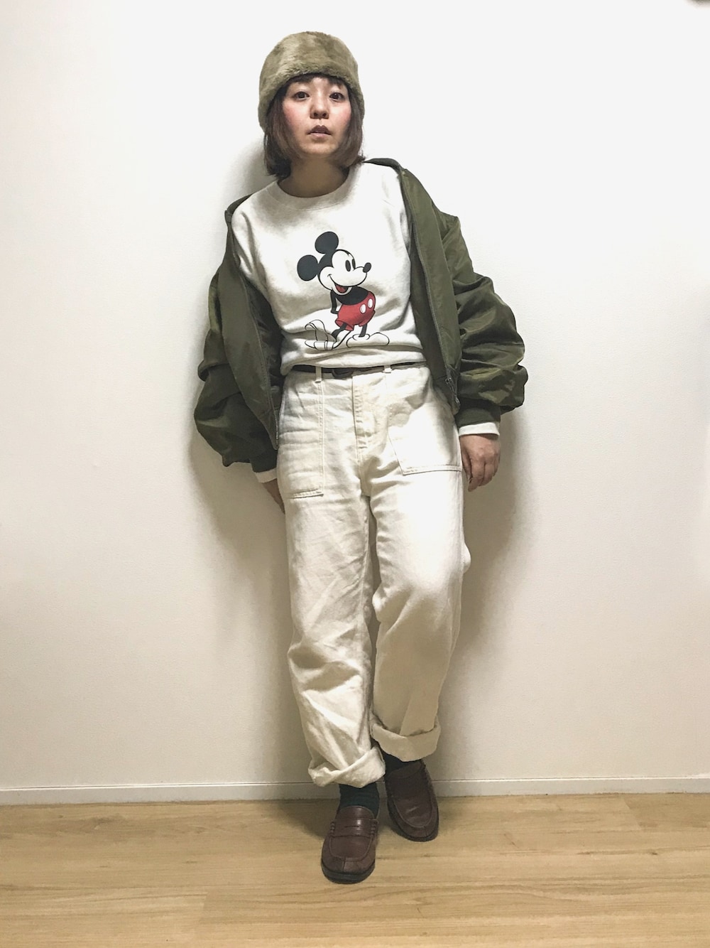 「もこもこ、低身長、ユニクロ、グリーン、パンツスタイル、靴下屋、帽子、カオリノモリ、ファー小物、ローファー」｜「UNIQLOのアイテム（スウェット、ホワイト系）」を使った、osonosanさん（レディース・146cm）の秋コーディネートの1枚目の写真