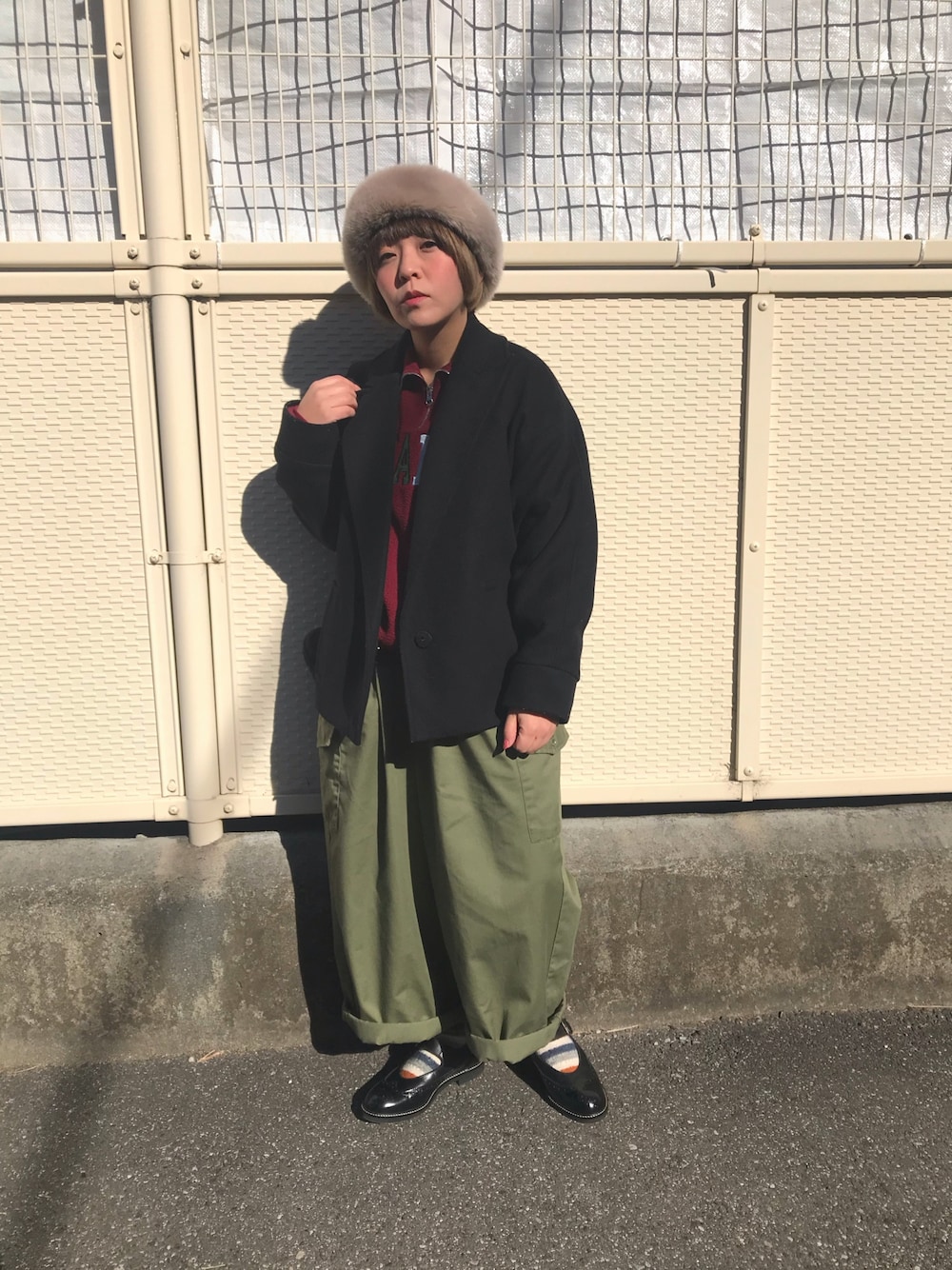 「パンツスタイル、おしゃれさんと繋がりたい、今日のコーデ、ショルダーバッグ、ファー小物、override 、HARUTA、tabio、靴下屋、カーゴパンツ」｜「OVERRIDEの【override】Chao Fur Toque / 【オーバーライド】チャオ　ファー　トーク（ハット、ブラウン系）」を使った、osonosanさん（レディース・146cm）の冬コーディネートの1枚目の写真