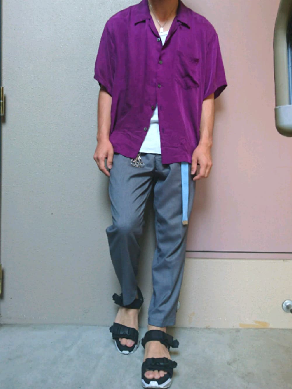 「休日スタイル、夏、シンプルコーデ、おしゃれさんと繋がりたい、オープンカラーシャツ、サンダル、スラックス、紫、UNUSED、RAGEBLUE」｜「UNUSEDのアイテム（シャツ/ブラウス、パープル系）」を使った、ともきさん（メンズ・167cm）の夏コーディネートの1枚目の写真