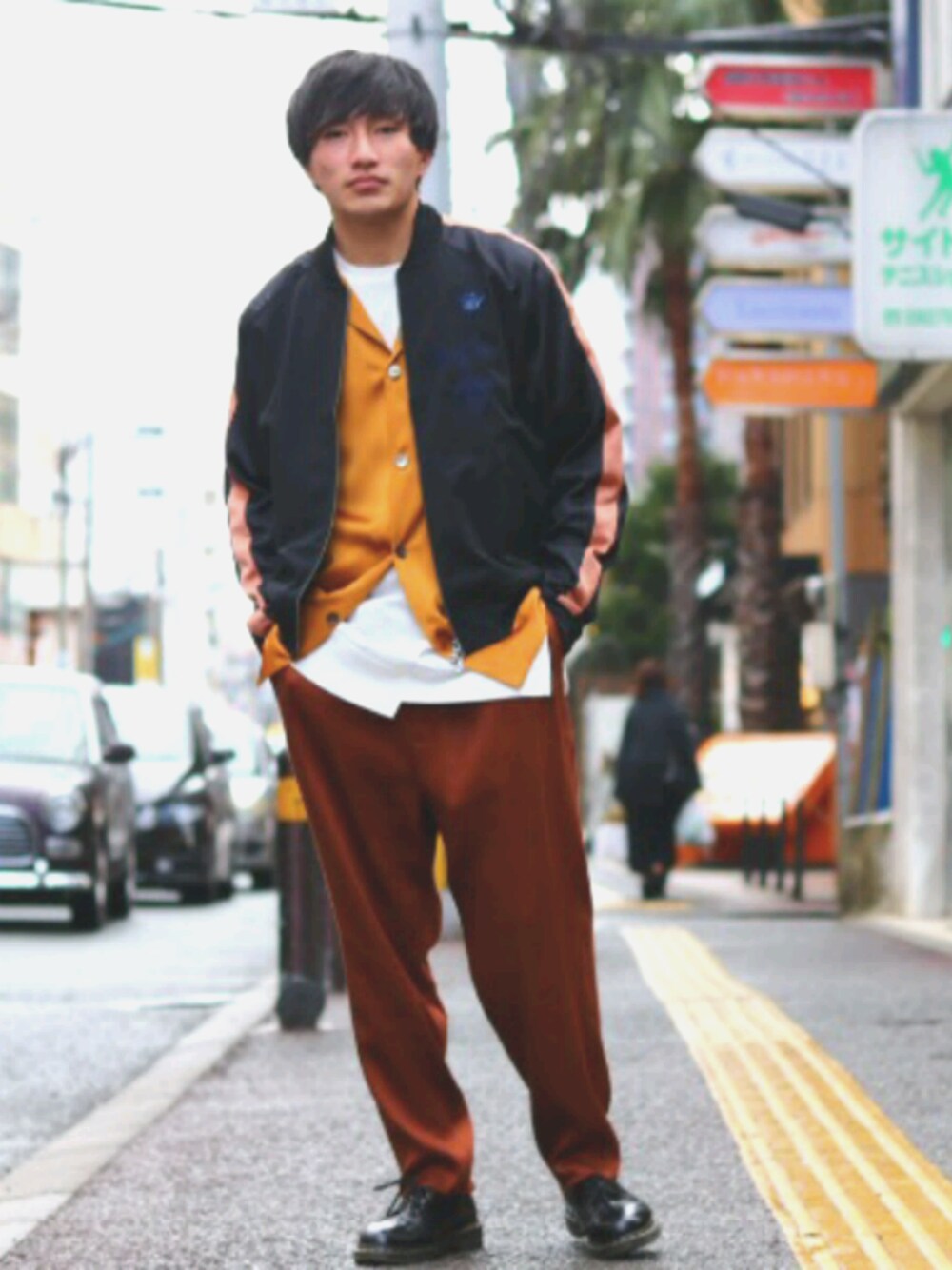 「春、シンプルコーデ、お洒落さんとつながりたい、はるコーデ、Dr.Martens、outfit、ootd、スラックス、カジュアル、オープンカラーシャツ」｜「Dr. Martensの【Dr.Martens】3 EYE SHOES（ドレスシューズ、ブラック系）」を使った、ともきさん（メンズ・167cm）の春コーディネートの1枚目の写真