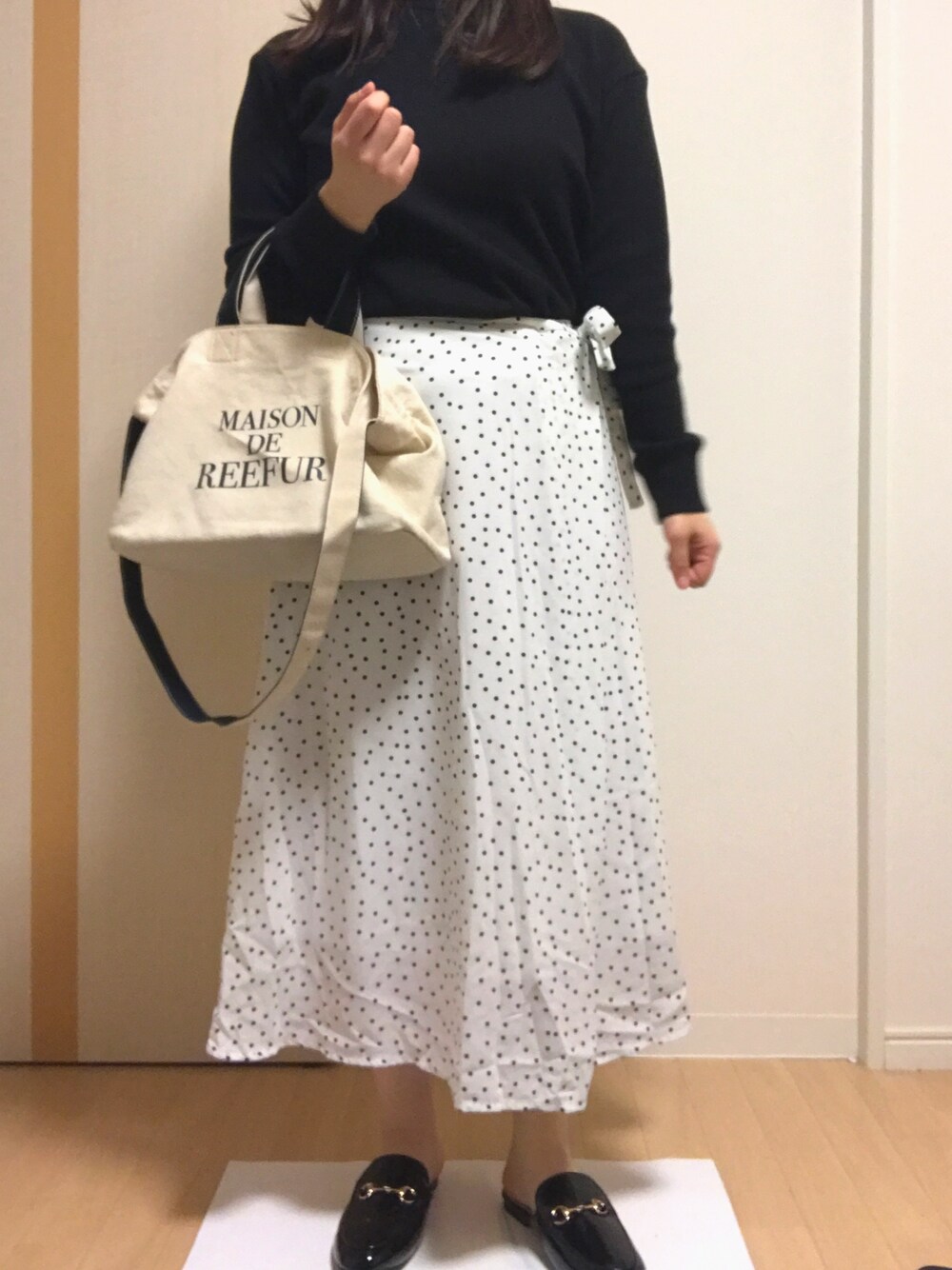 「春コーデ、ドット、フレアスカート、リブT、ブラック、ホワイト、ジーユー、メゾンドリーファー(MAISON DE REEFUR)」｜「GUのアイテム（Tシャツ/カットソー、ブラック系）」を使った、みみさん（レディース・156cm）の春コーディネートの1枚目の写真