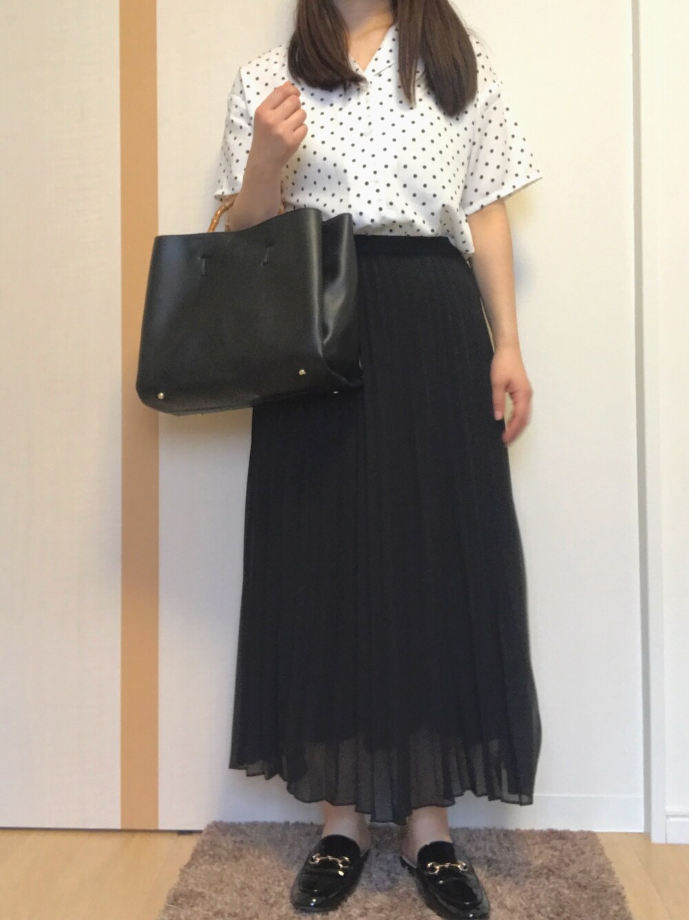 「オトナカジュアル、ドットシャツ、ロングスカート」｜「GUのアイテム（シャツ/ブラウス、ホワイト系）」を使った、みみさん（レディース・156cm）の春コーディネートの1枚目の写真