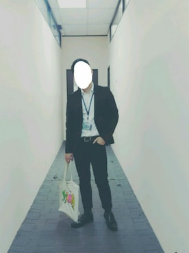 「KAWSのアイテム（バッグ）」を使った、Milkysenpaiさん（メンズ・169cm）の冬コーディネート