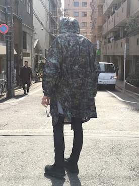 「パーカー」｜「アイテム（ポンチョ）」を使った、KEITOさん（メンズ・182cm）の春コーディネート