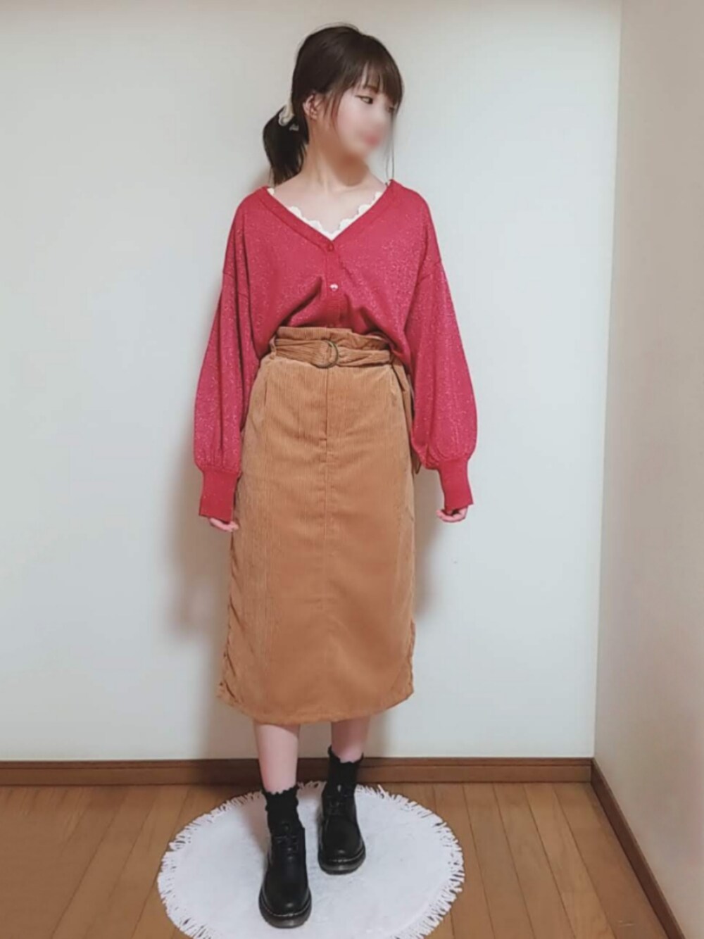 「秋のコーデ、秋冬、ゆるコーデ、おしゃれさんと繋がりたい、カーディガン、コーデュロイ、ピンク、レース、靴下、タイトスカート」｜「frames RAY CASSINのダブルＤカンベルト付コーデュロイナロースカート（スカート、イエロー系）」を使った、YUMI…さん（レディース・154cm）の秋コーディネートの1枚目の写真
